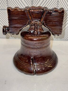 Vintage 1976 bicentennial liberty bell statue made in USA